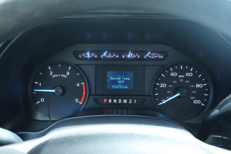 Ford Super Duty F-450 Vehicle Full-screen Gallery Image 25