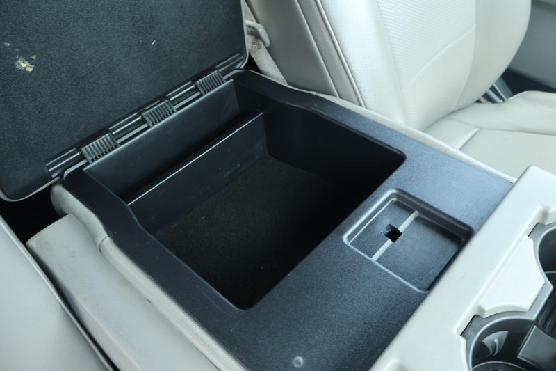 Ford Super Duty F-450 Vehicle Full-screen Gallery Image 33