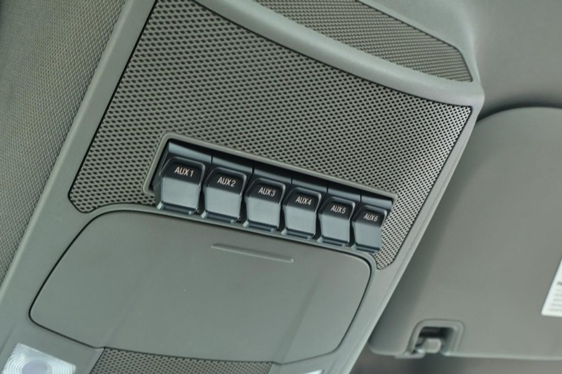 Ford Super Duty F-450 Vehicle Full-screen Gallery Image 36