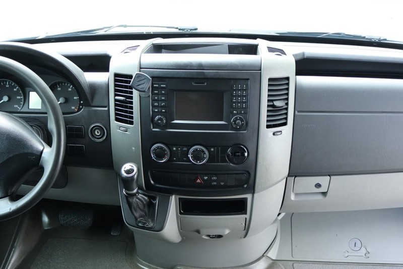 Mercedes-Benz Sprinter Cargo Van Vehicle Full-screen Gallery Image 27