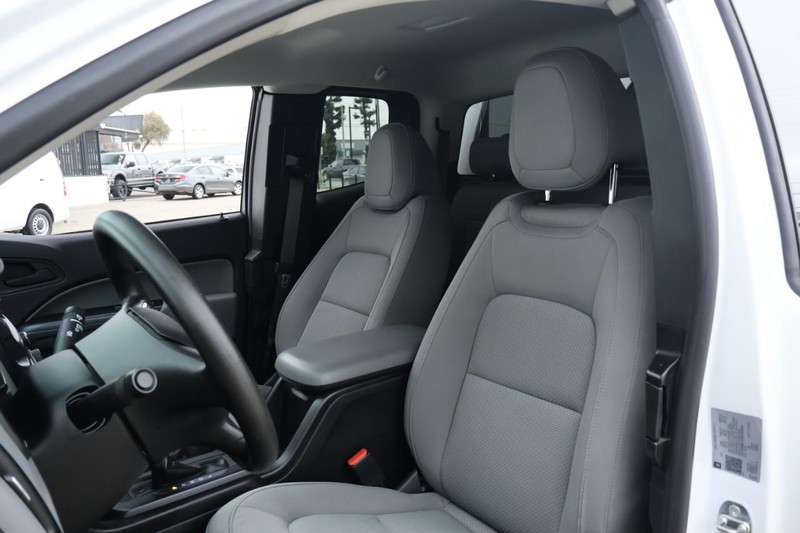 Chevrolet Colorado Vehicle Full-screen Gallery Image 24