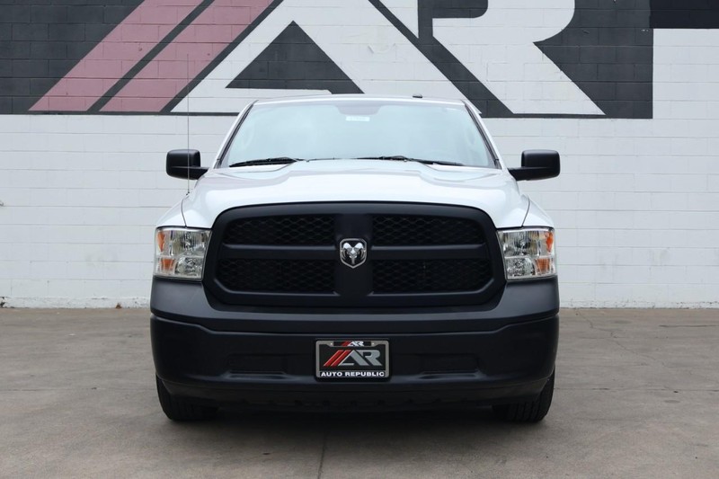 Ram 1500 Classic Vehicle Full-screen Gallery Image 03