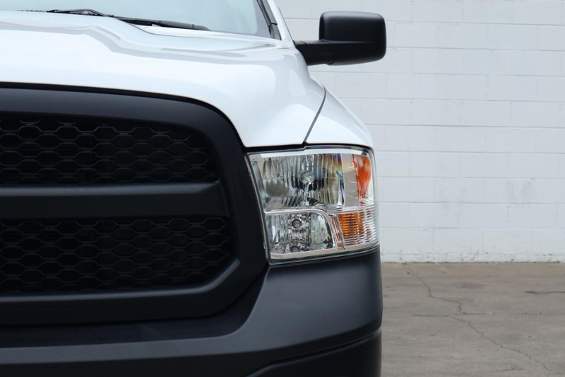 Ram 1500 Classic Vehicle Full-screen Gallery Image 04