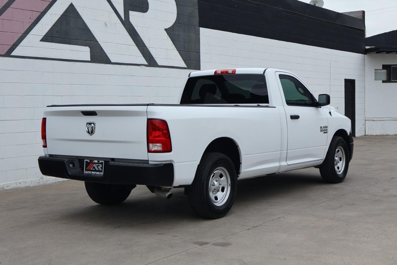 Ram 1500 Classic Vehicle Full-screen Gallery Image 05