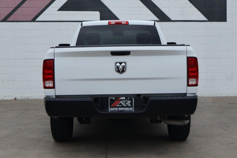 Ram 1500 Classic Vehicle Full-screen Gallery Image 06