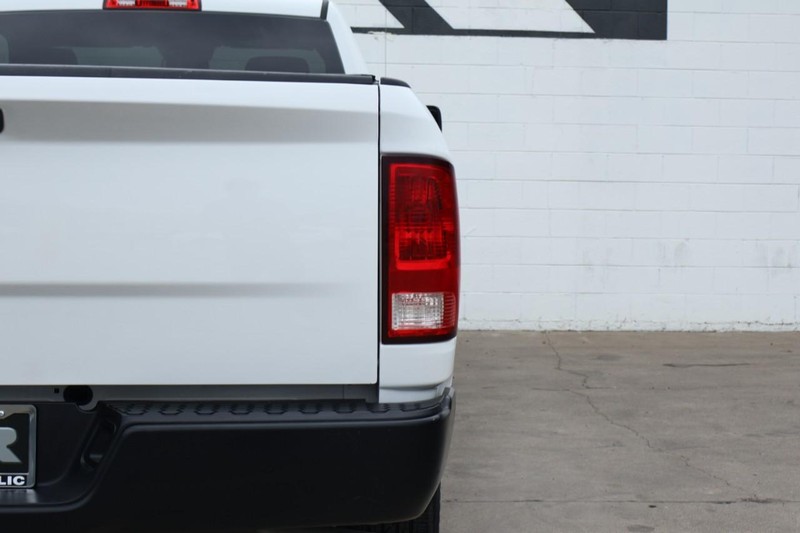 Ram 1500 Classic Vehicle Full-screen Gallery Image 07