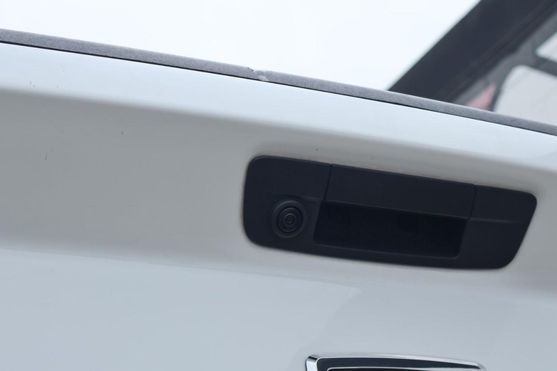 Ram 1500 Classic Vehicle Full-screen Gallery Image 08