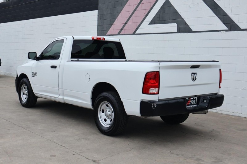 Ram 1500 Classic Vehicle Full-screen Gallery Image 10
