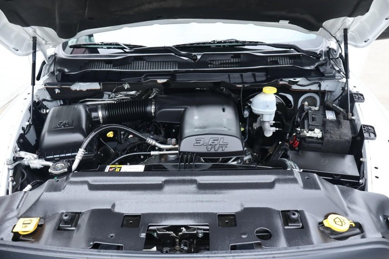 Ram 1500 Classic Vehicle Full-screen Gallery Image 13