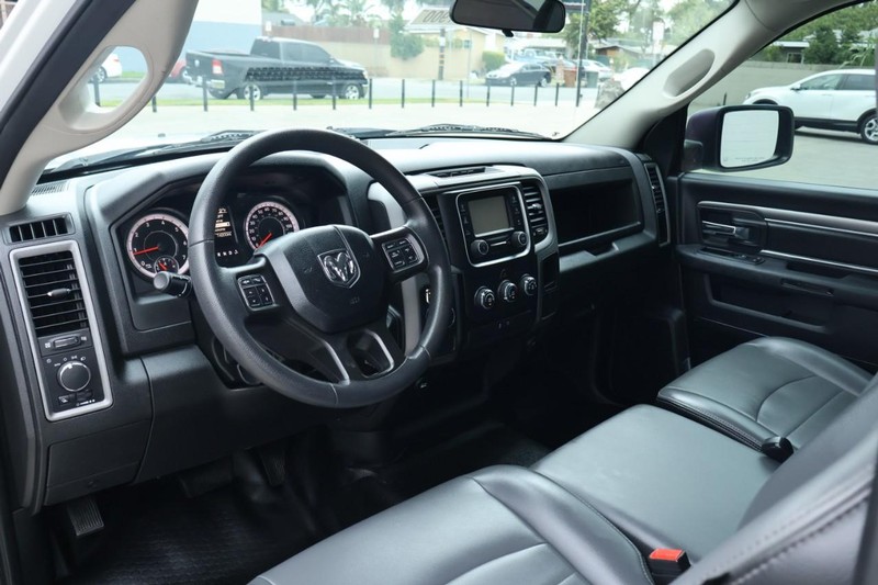 Ram 1500 Classic Vehicle Full-screen Gallery Image 17