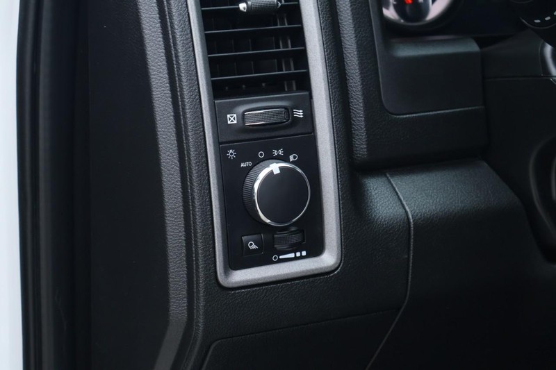 Ram 1500 Classic Vehicle Full-screen Gallery Image 18