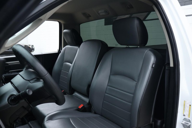 Ram 1500 Classic Vehicle Full-screen Gallery Image 19