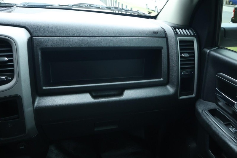 Ram 1500 Classic Vehicle Full-screen Gallery Image 23