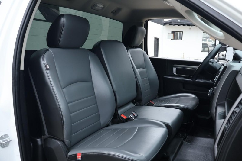 Ram 1500 Classic Vehicle Full-screen Gallery Image 24