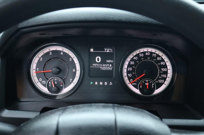 Ram 1500 Classic Vehicle Full-screen Gallery Image 25