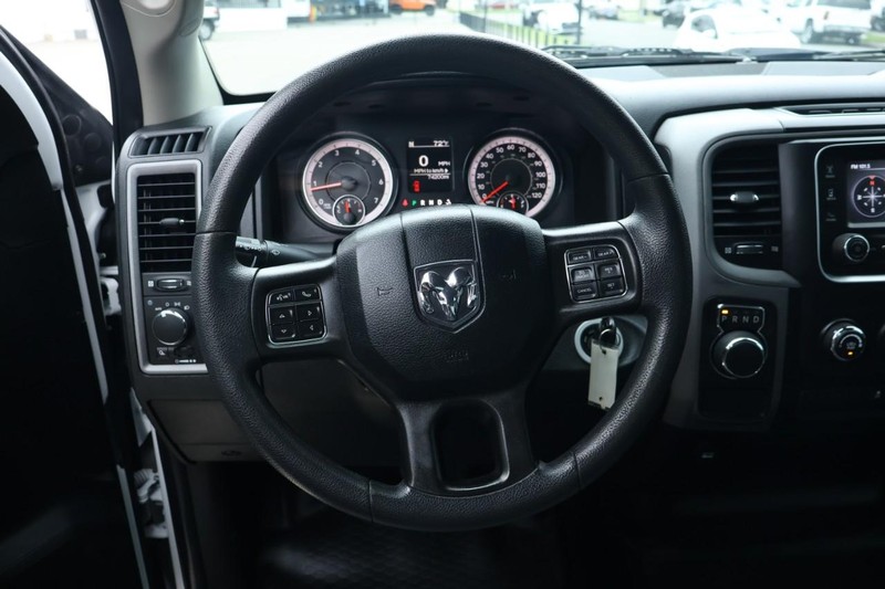 Ram 1500 Classic Vehicle Full-screen Gallery Image 26