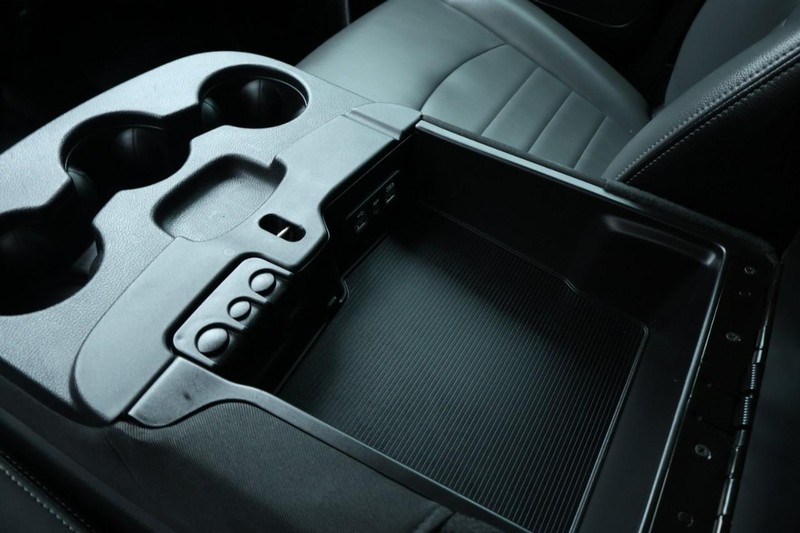 Ram 1500 Classic Vehicle Full-screen Gallery Image 35