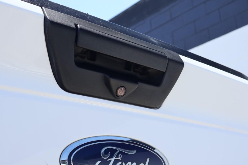 Ford F-150 Vehicle Full-screen Gallery Image 08