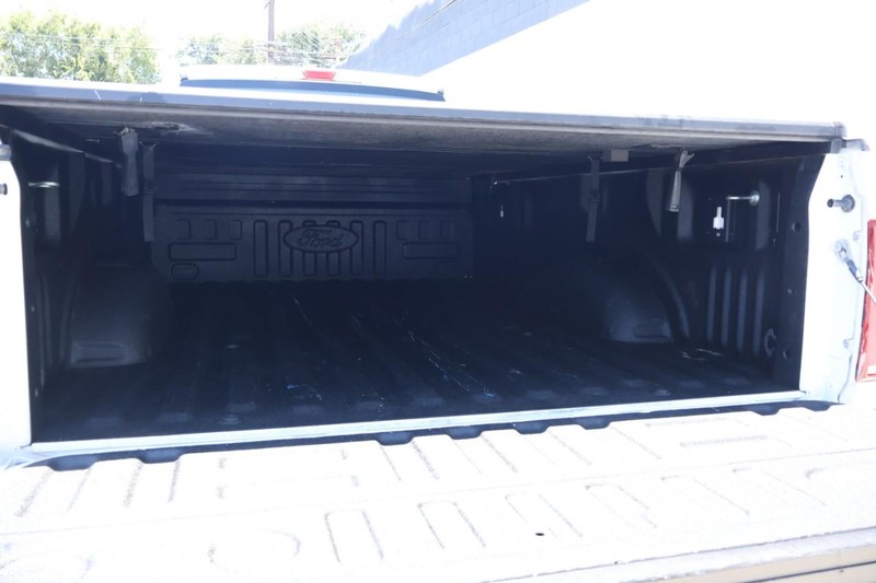 Ford F-150 Vehicle Full-screen Gallery Image 09