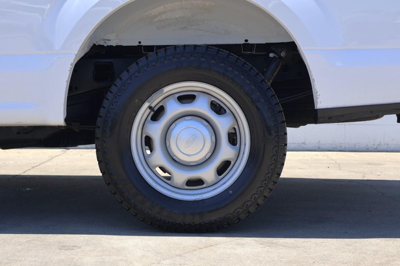 Ford F-150 Vehicle Full-screen Gallery Image 14