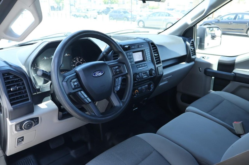 Ford F-150 Vehicle Full-screen Gallery Image 17