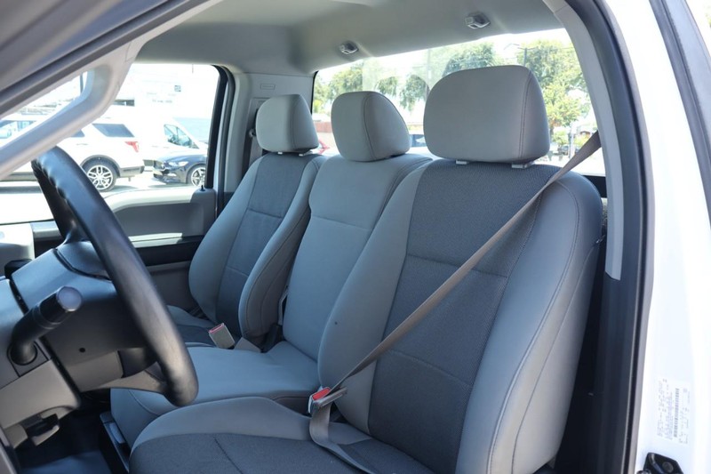 Ford F-150 Vehicle Full-screen Gallery Image 18