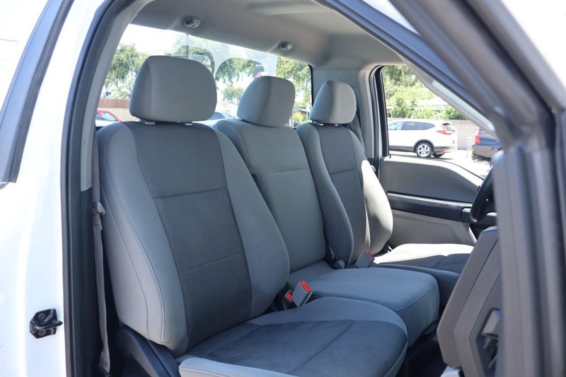 Ford F-150 Vehicle Full-screen Gallery Image 21