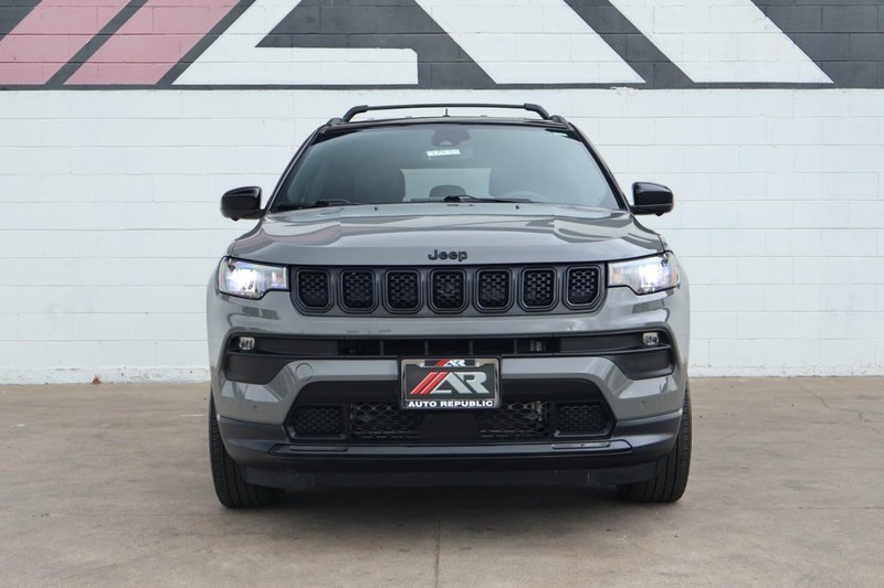 Jeep Compass Vehicle Full-screen Gallery Image 02
