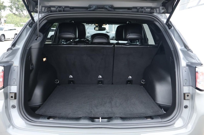 Jeep Compass Vehicle Full-screen Gallery Image 09