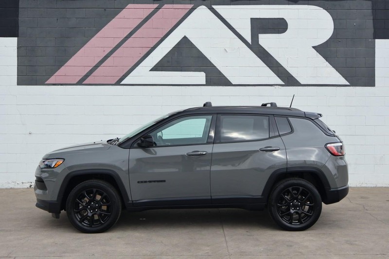 Jeep Compass Vehicle Full-screen Gallery Image 11