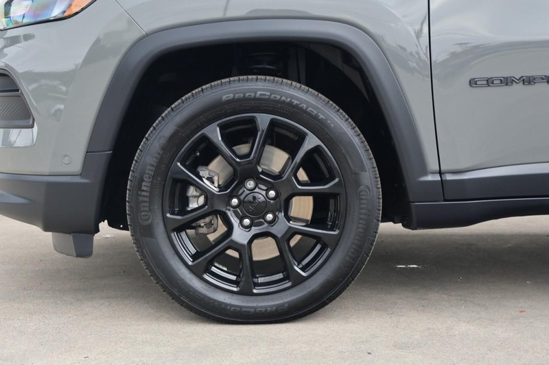 Jeep Compass Vehicle Full-screen Gallery Image 15