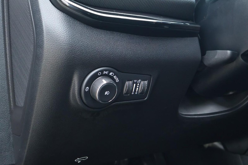 Jeep Compass Vehicle Full-screen Gallery Image 18