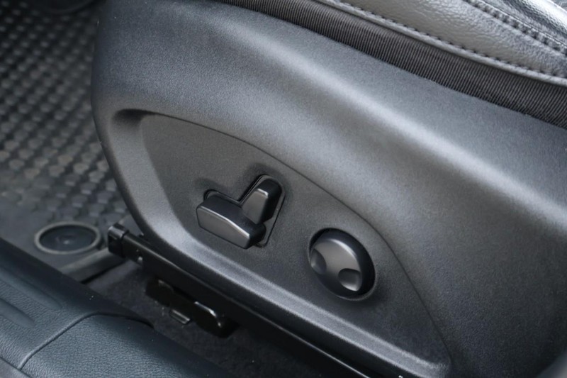 Jeep Compass Vehicle Full-screen Gallery Image 19