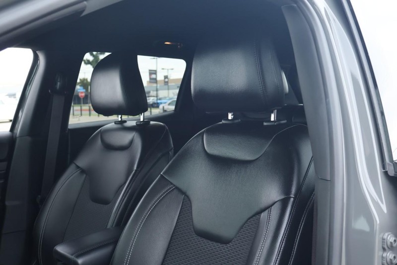 Jeep Compass Vehicle Full-screen Gallery Image 21