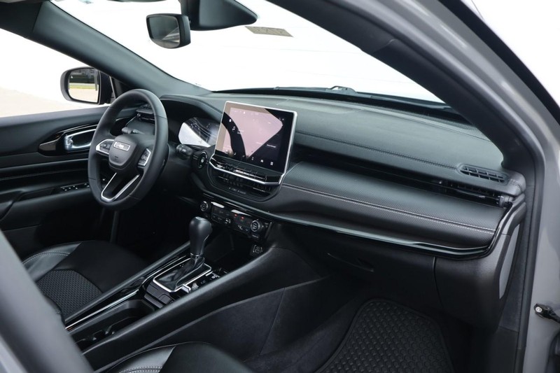 Jeep Compass Vehicle Full-screen Gallery Image 22