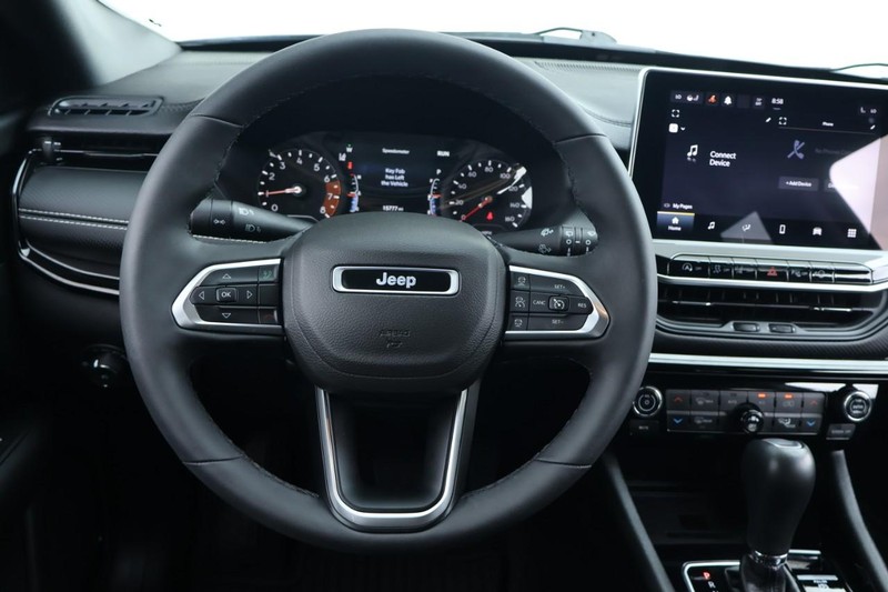 Jeep Compass Vehicle Full-screen Gallery Image 28