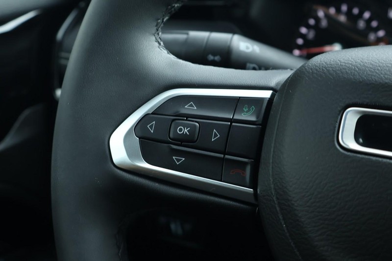 Jeep Compass Vehicle Full-screen Gallery Image 29