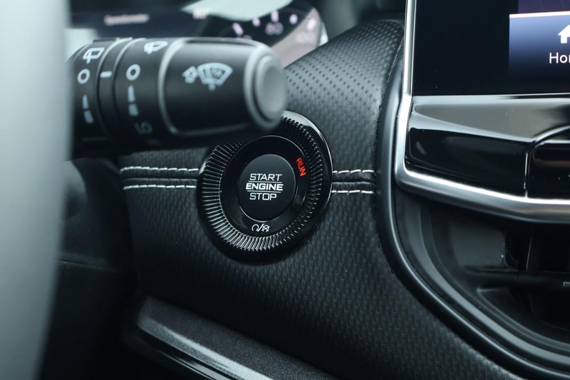 Jeep Compass Vehicle Full-screen Gallery Image 31