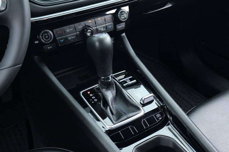 Jeep Compass Vehicle Full-screen Gallery Image 37