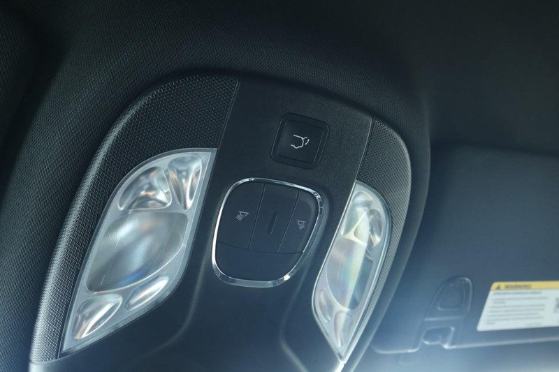 Jeep Compass Vehicle Full-screen Gallery Image 40