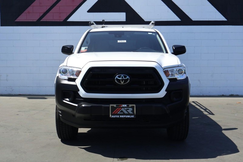 Toyota Tacoma Vehicle Full-screen Gallery Image 04