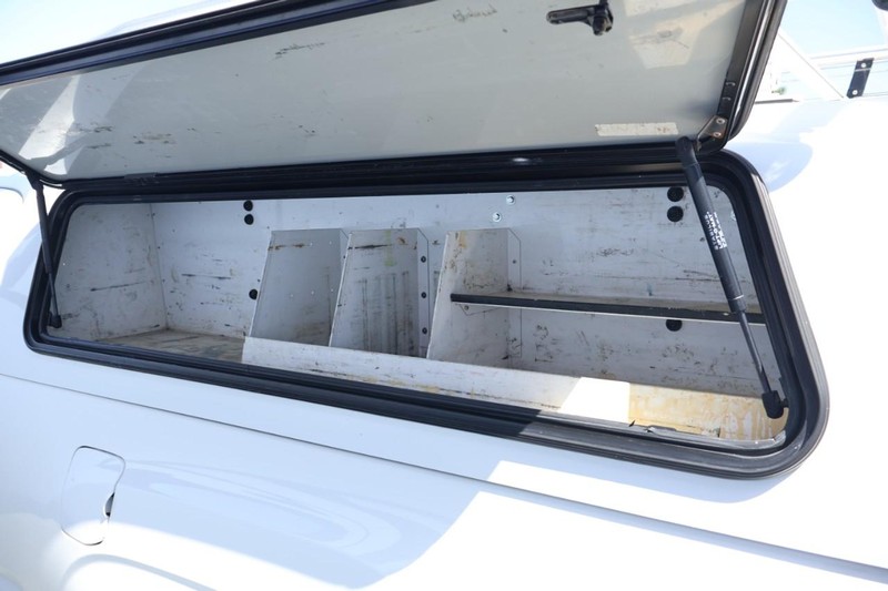 Toyota Tacoma Vehicle Full-screen Gallery Image 14