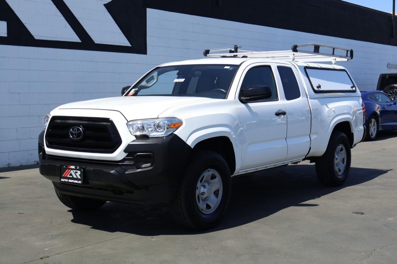 Toyota Tacoma Vehicle Full-screen Gallery Image 17