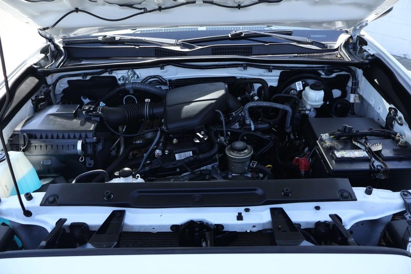 Toyota Tacoma Vehicle Full-screen Gallery Image 18