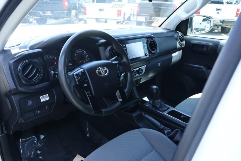 Toyota Tacoma Vehicle Full-screen Gallery Image 22
