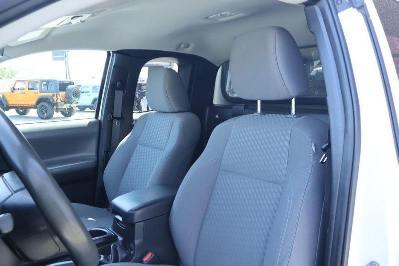 Toyota Tacoma Vehicle Full-screen Gallery Image 23