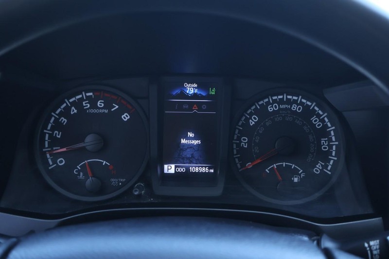 Toyota Tacoma Vehicle Full-screen Gallery Image 29