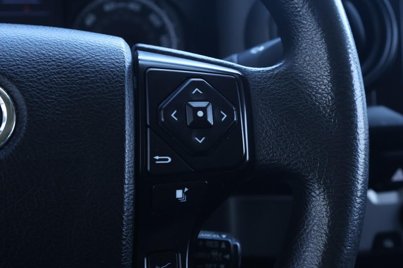 Toyota Tacoma Vehicle Full-screen Gallery Image 32