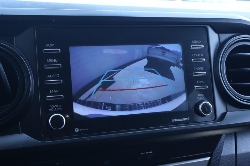 Toyota Tacoma Vehicle Full-screen Gallery Image 35