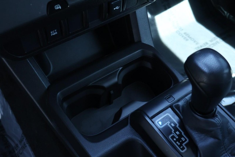 Toyota Tacoma Vehicle Full-screen Gallery Image 37